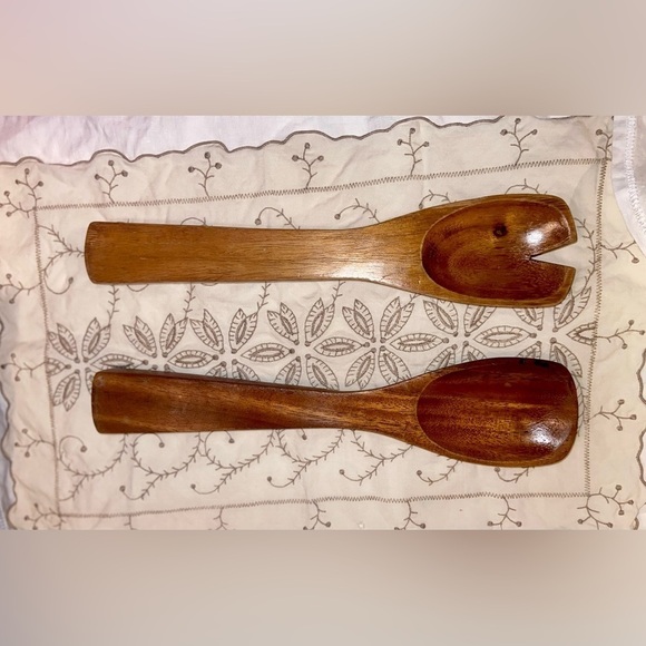 Large Vintage Wood walnut tone‎ Salad bowl 12”x11” with matching wood servers - Picture 5 of 16